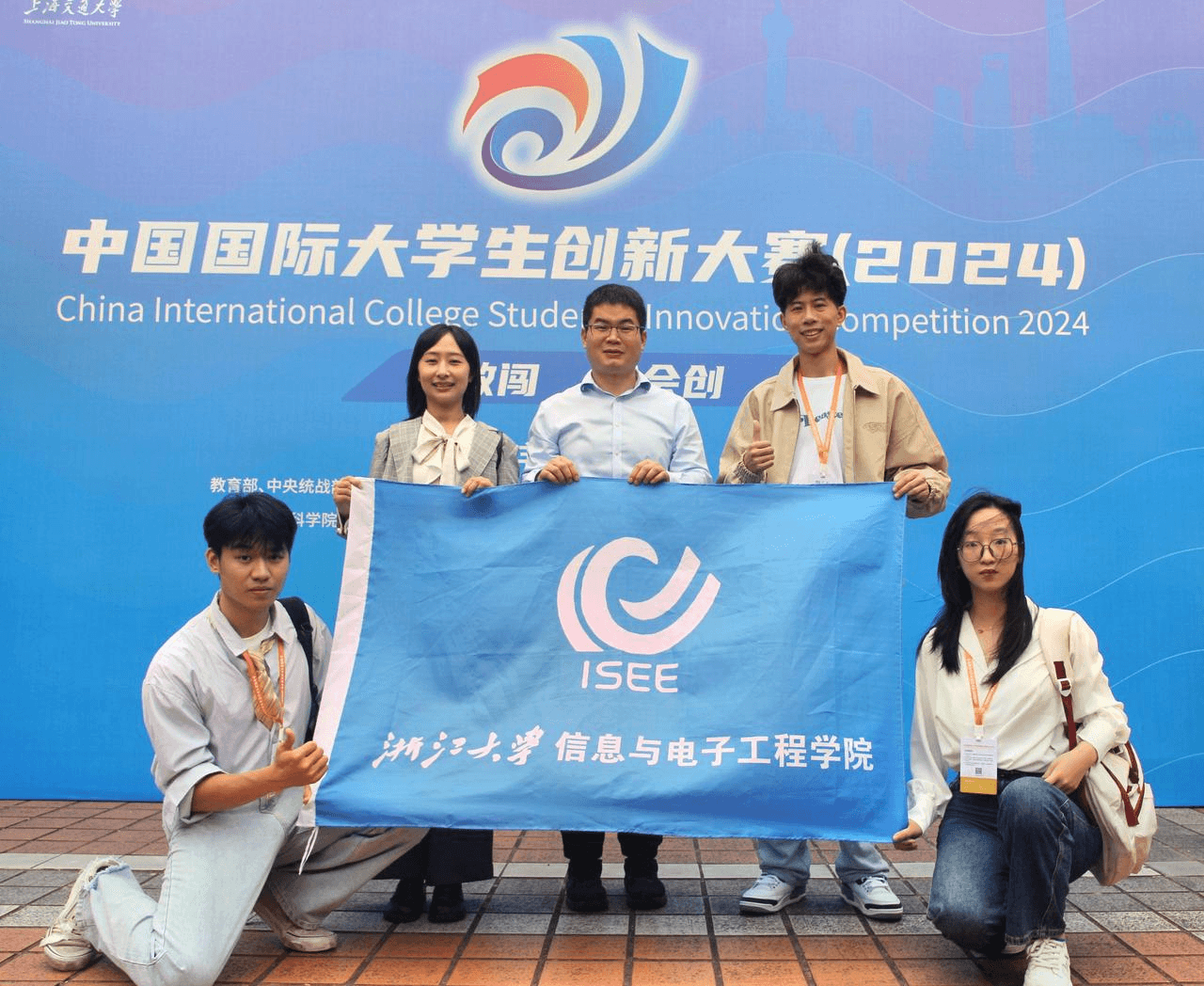 X-MORE：个性表达光范式